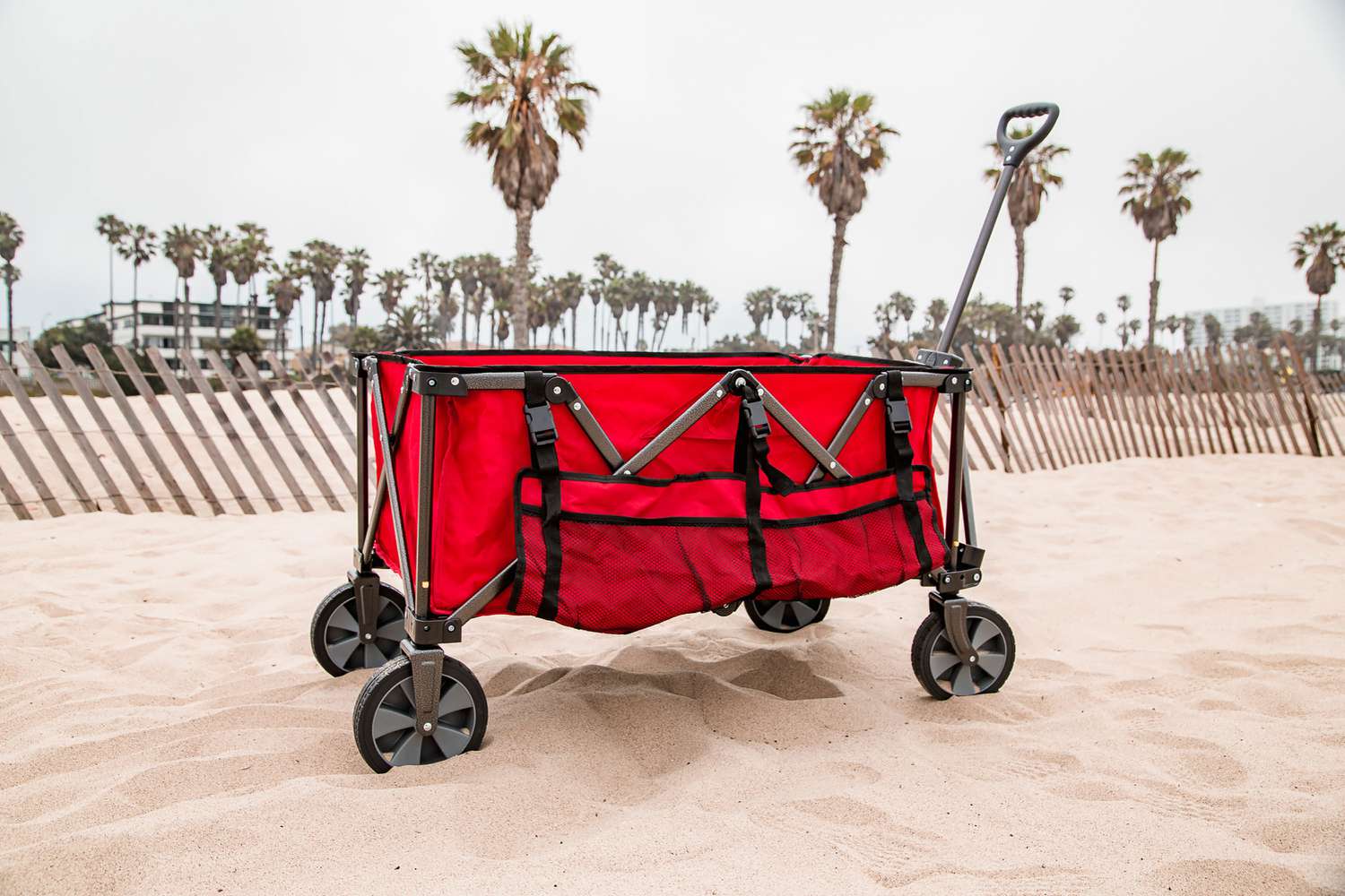 PEO-Navatiee-Collapsible-Folding-Wagon-Izzy-Seely-01-39ba0bf3a1ec4c128e94902c7c5e8447